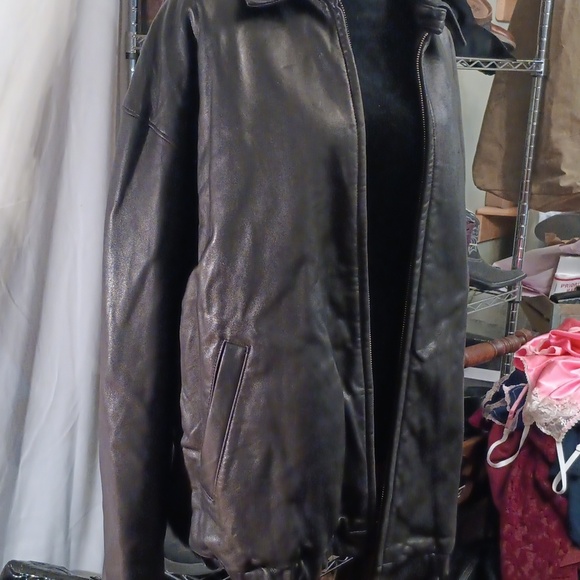 Roundtree & Yorke Black Leather Bomber Jacket Size XL - Picture 2 of 12